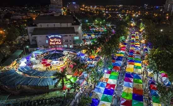 Chợ đêm Quy Nhơn nhìn từ trên cao