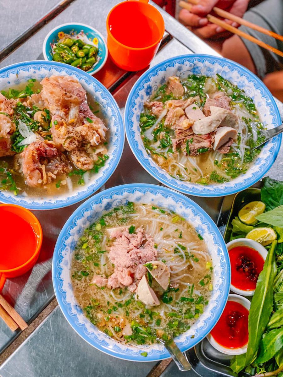 Chụp ảnh món ăn - Ảnh: Gà bông Foodie