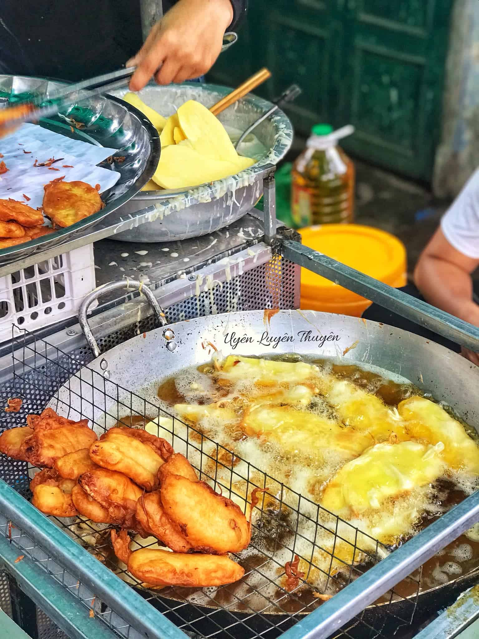 Khoai lang chiên vàng ruộm ngon mắt - Ảnh: Uyên Luyên Thuyên