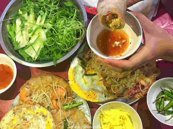 Bánh xèo mực Quy Nhơn - Ảnh: Gà Bông Foodie 