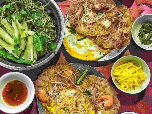 Bánh xèo mực Quy Nhơn - Ảnh: Gà Bông Foodie 