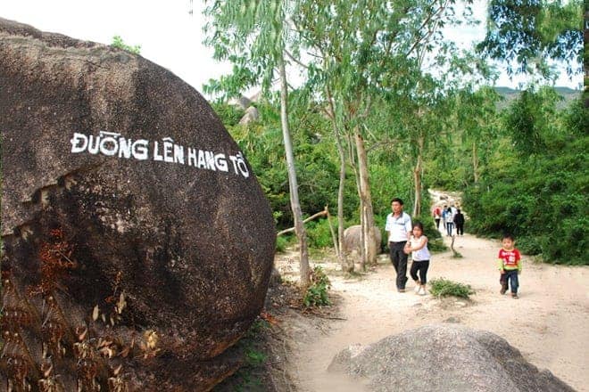 Đường lên Hang Tổ Chùa Ông Núi