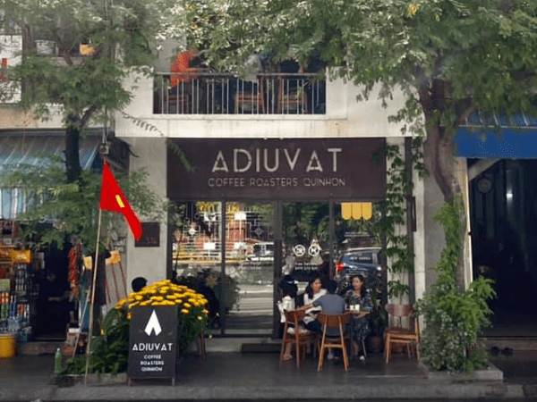 Phía trước quán Adiuvat Coffee. Ảnh Adiuvat