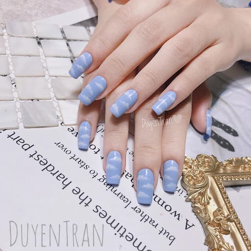 Mẫu nail mây trời được nhiều chị em lựa chọn - Ảnh: DuyenTran Nailsroom