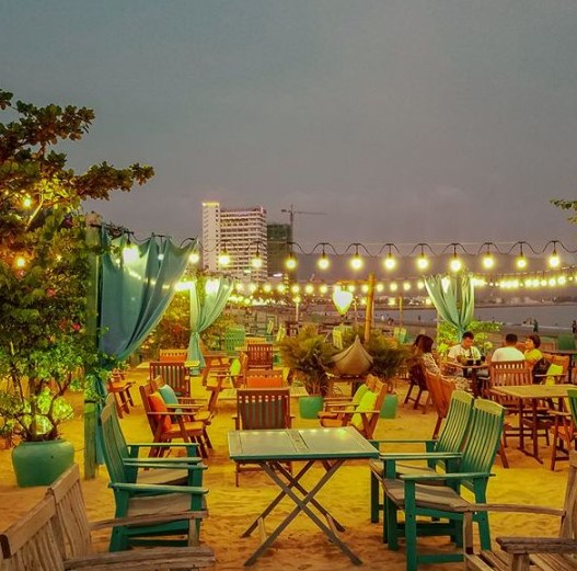 Surf Bar lãng mạn với khung cảnh về đêm. Ảnh Sưu tầm
