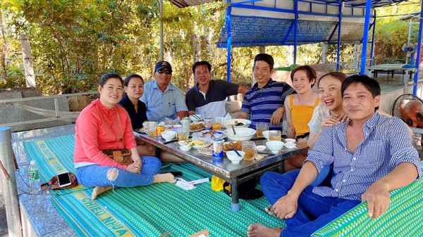 Không gian quán là sân vườn nên cực kì thoãi mái, phù hợp để tụ họp cùng bạn bè và gia đình vào cuối tuần