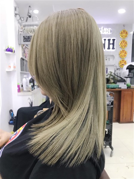 Thịnh Salon nổi tiếng với những kiểu tẩy nhuộm rất đẹp