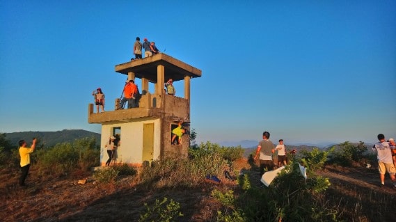 Mọi người cùng check in trên đỉnh núi Bà Hỏa
