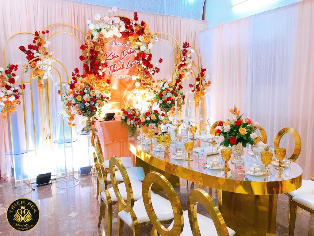 Sự trang trí vô cùng chỉnh chu với đầy đủ ánh sáng, phụ kiện - THIÊN NGA WEDDING 