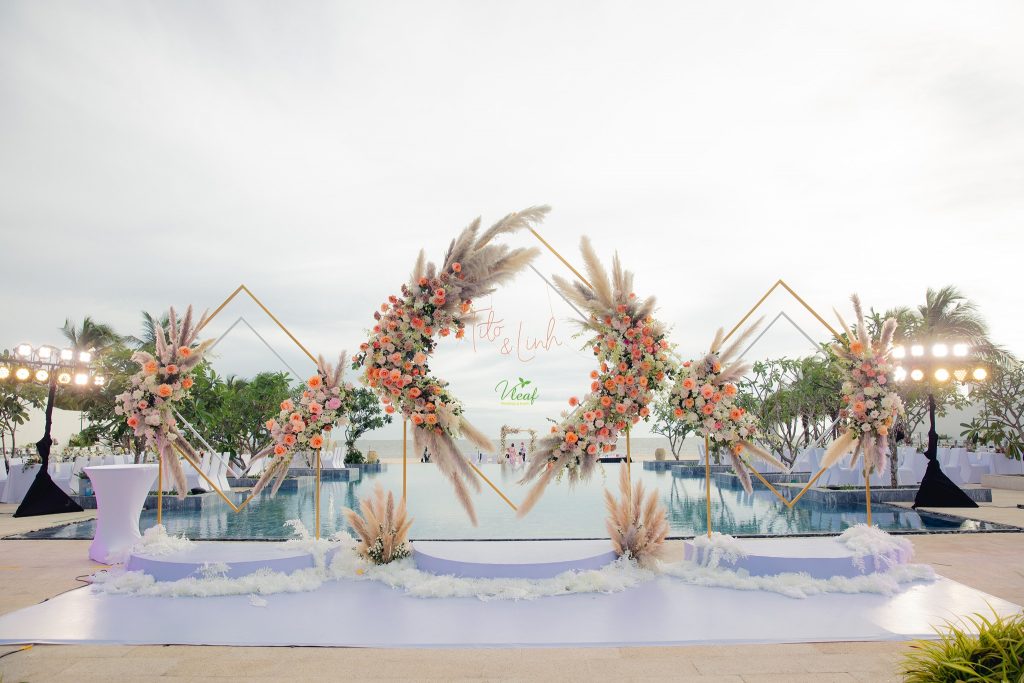 Decor tiệc cưới ngoài trời từ VLEAF WEDDINGS & EVENTS